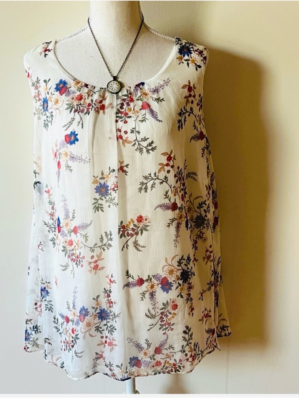 Vince Camuto Floral Sleeveless Blouse - White with Red and Blue Accents
